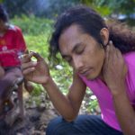 budak-muda-remaja-lelaki-sedang-stim-minum-ketum