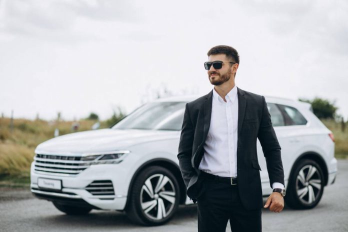 handsome-business-man-by-white-car lelaki