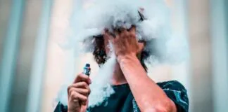Penggunaan rokok elektronik atau vape