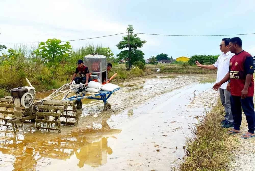 Pemuda Kelantan Berjaya Cipta Alat Tabur Benih Padi & Baja