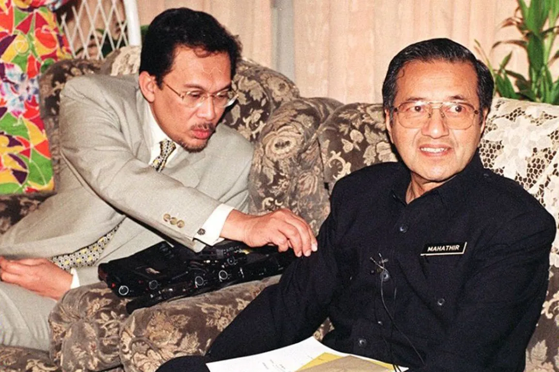 PM Dato’ Sri Anwar Ibrahim Titipkan Ucapan Hari Lahir Ke-100 Buat Tun Dr. Mahathir