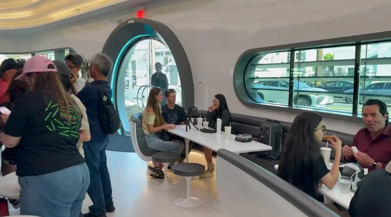 Tesla Buka Restoran Retro-Futuristik, Elon Musk Mahu Bawa Ke Seluruh Dunia