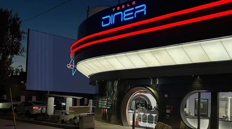 Tesla Buka Restoran Retro-Futuristik, Elon Musk Mahu Bawa Ke Seluruh Dunia