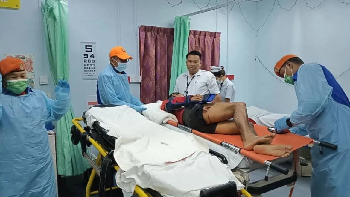 Lelaki Ini Selamat Dari Dibaham Selepas Cucuk Mata Mata Buaya