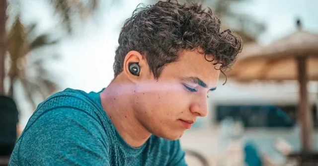 Pakar ENT Dedah Kerap Pakai Earbud & Headphone Undang Risiko Hilang Pendengaran