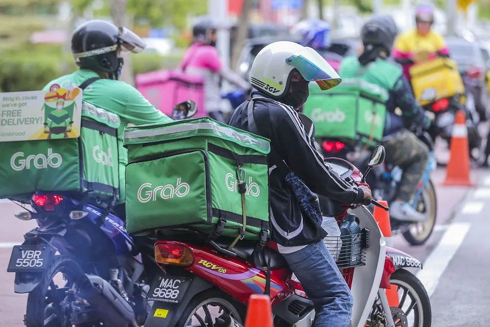 Rider Gigih Redah 250KM Setiap Hari, Kini Raih RM20,000 Sebulan