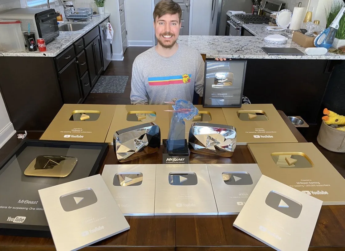 MrBeast Raih 400 Juta Subscriber, Terima Play Button Custom Pertama Di Dunia