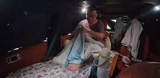 Lelaki China Tidur Dalam Kereta Selama 3 Tahun, Hidup Selesa & Nyanyi Karaoke Setiap Malam