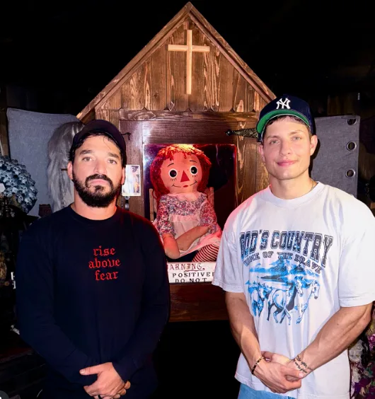 Pelawak, Matt Riffe Jadi Penjaga Sah Patung 'Berhantu', Annabelle 24 Pelawak, Matt Riffe Jadi Penjaga Sah Patung ‘Berhantu’, Annabelle