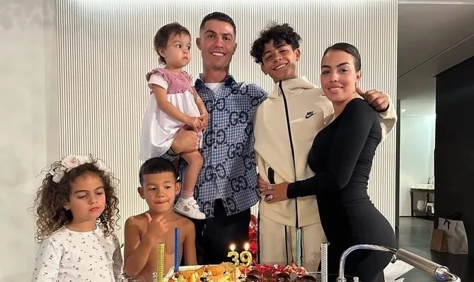 ‘Yes, I Do’ Georgina Rodríguez Terima Lamaran Cristiano Ronaldo