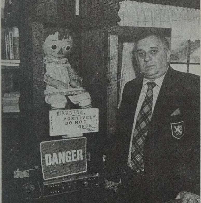 Pelawak, Matt Riffe Jadi Penjaga Sah Patung 'Berhantu', Annabelle 26 Pelawak, Matt Riffe Jadi Penjaga Sah Patung ‘Berhantu’, Annabelle