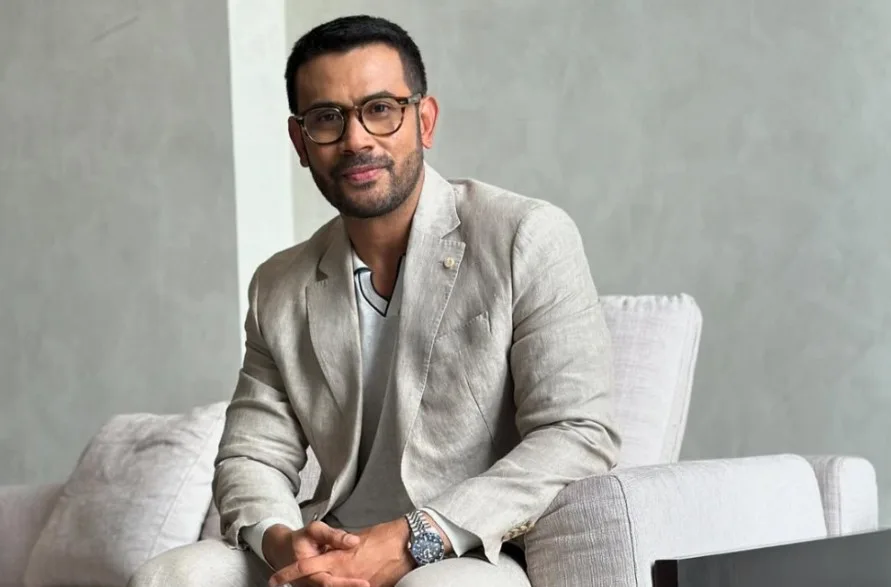 Porno shafqatsiz partizan Rus fohishaning aylanadagi yashirin kamerasi