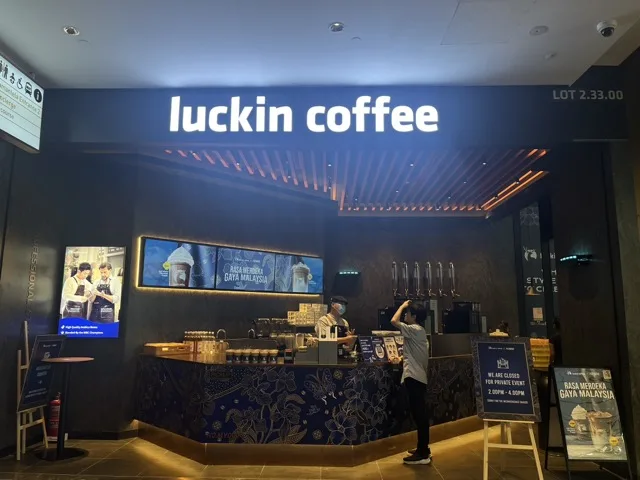 Luckin Coffee & FIZIWOO Perkenal Konsep Store Pertama Berinspirasikan Batik