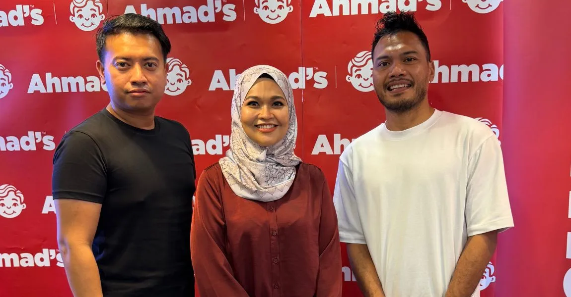 Legenda Bola Sepak, Safee Sali Rasmikan Pembukaan Ahmad’s Fried Chicken Ke-45