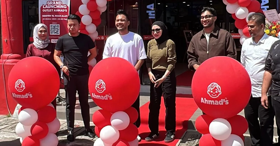 Legenda Bola Sepak, Safee Sali Rasmikan Pembukaan Ahmad’s Fried Chicken Ke-45