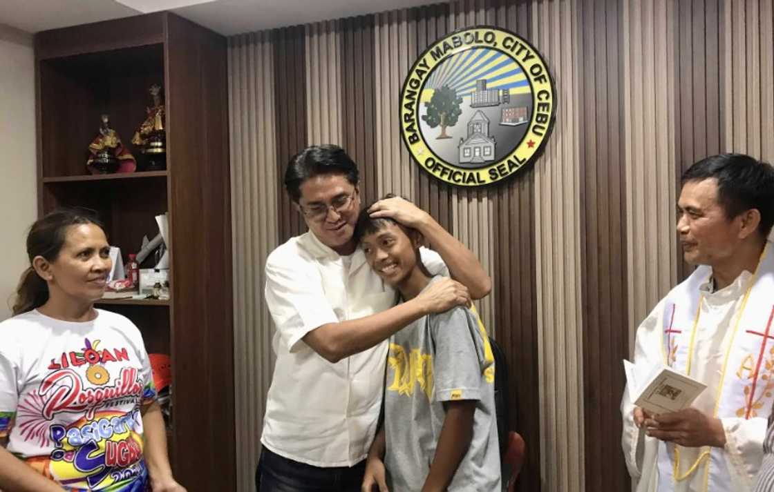 Remaja 15 Tahun Jayboy Magdadaro Selamatkan 50 Mangsa Banjir, Terima Biasiswa Penuh Atas Keberanian Luar Biasa