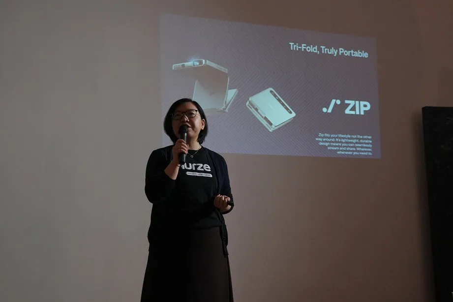 Aurzen ZIP, Projektor Tri Fold Pertama Dunia Mampu Ubah Cara Menonton Hiburan