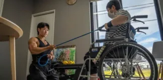 Ahli bina badan jadi penjaga warga emas