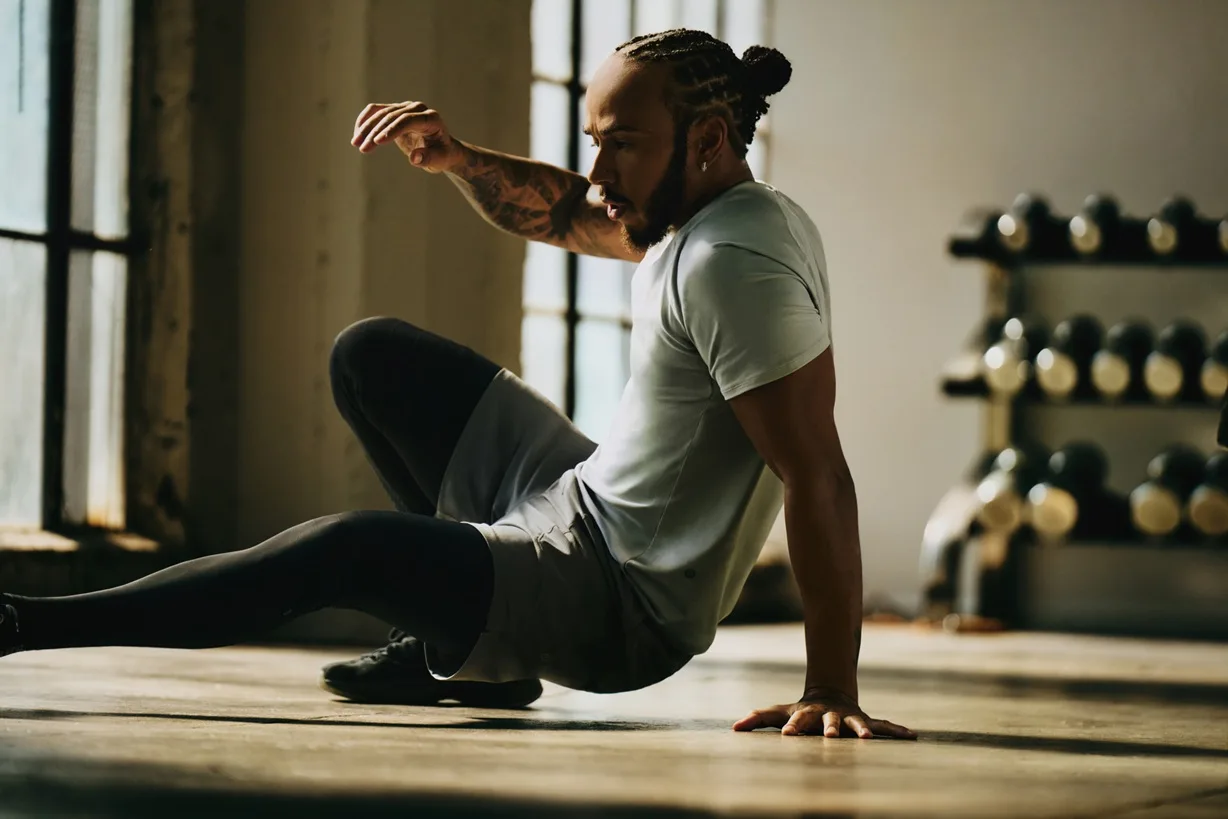 Lewis Hamilton Wajah Koleksi Train Winter 2025 lululemon, Fokus Prestasi dan Mindset