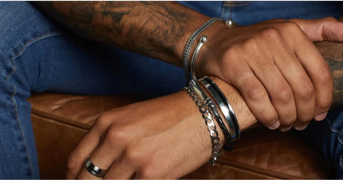 Hukum Lelaki Memakai Gelang, Haram Walaupun Bukan Emas! 7 Hukum Lelaki Memakai Gelang, Haram Walaupun Bukan Emas!