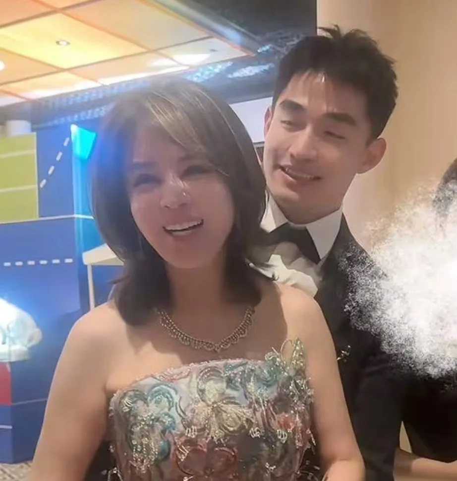 Wanita Jutawan 55 Tahun Kahwini Lelaki 25 Tahun, Hantaran RM32 Juta Cetus Perdebatan 5 Wanita Jutawan 55 Tahun Kahwini Lelaki 25 Tahun, Hantaran RM32 Juta Cetus Perdebatan