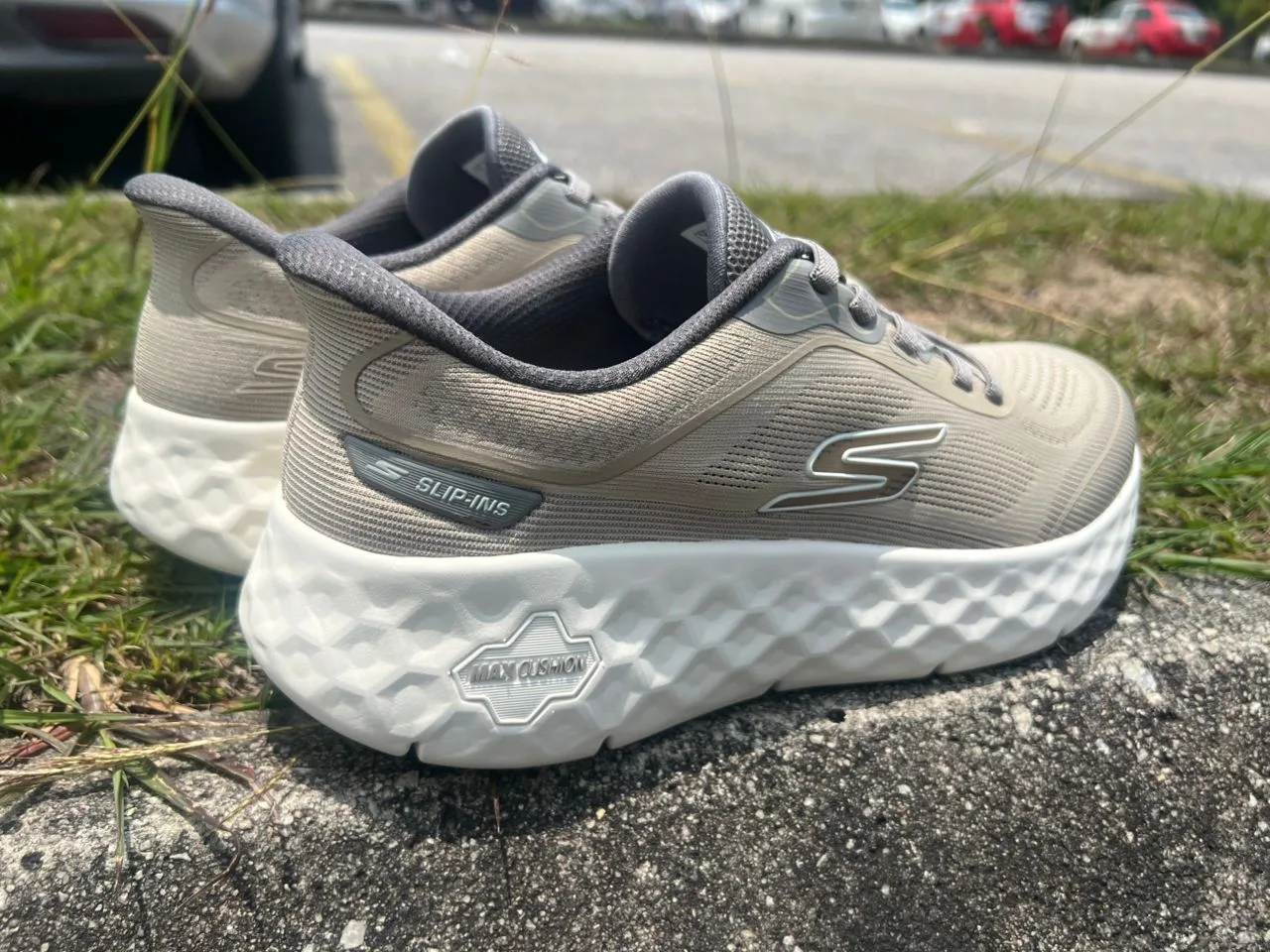 Skechers GOwalk Max Cushioning Flex, Setiap Langkah Terasa Lebih Ringan