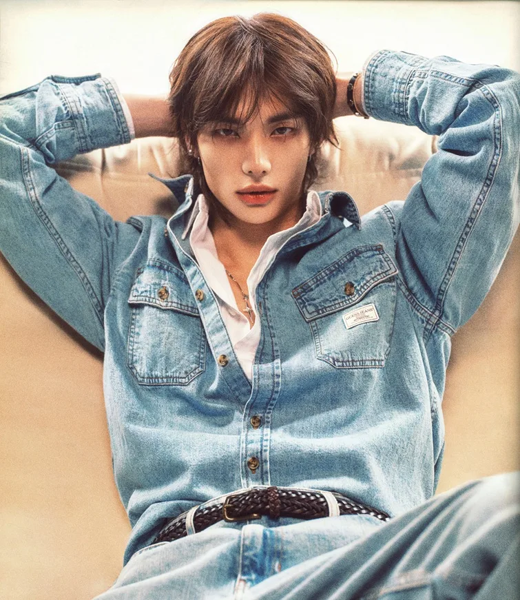 Hyunjin Stray Kids Jadi Wajah Baharu GUESS, Buka Era Baharu Fesyen Denim Ikonik 10 Hyunjin Stray Kids Jadi Wajah Baharu GUESS, Buka Era Baharu Fesyen Denim Ikonik