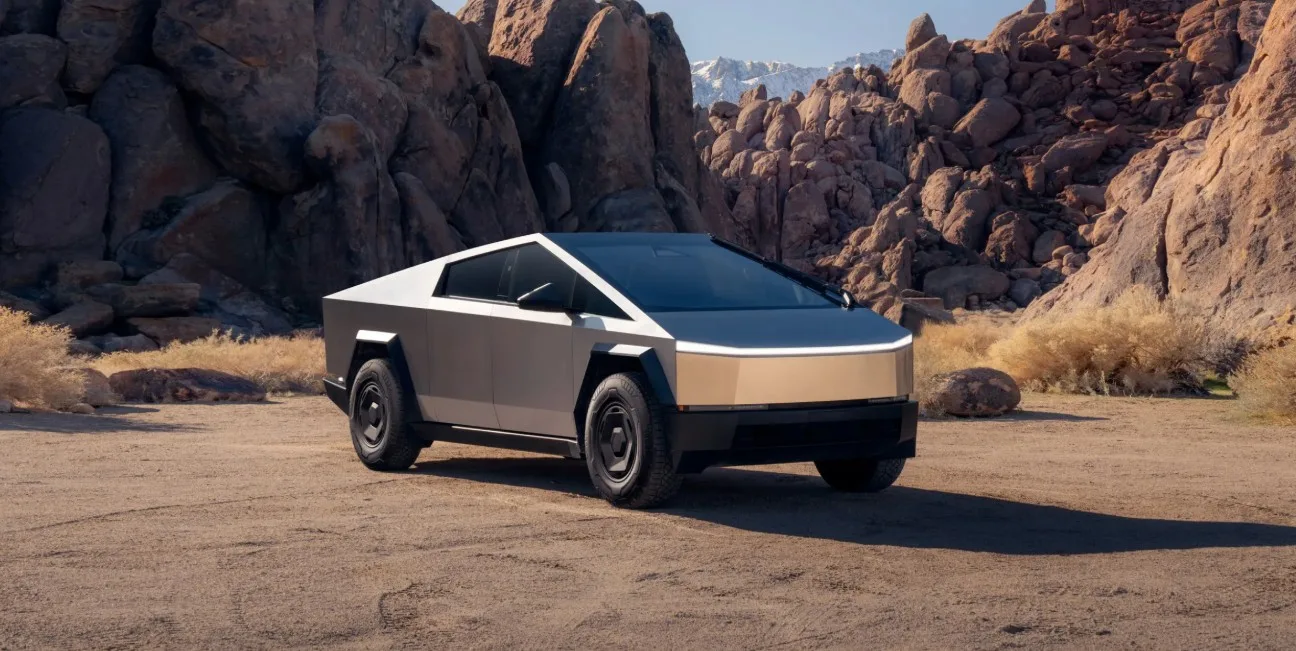 Lelaki Ditahan Selepas Pandu Tesla Cybertruck Masuk Tasik Demi Uji ‘Wade Mode’