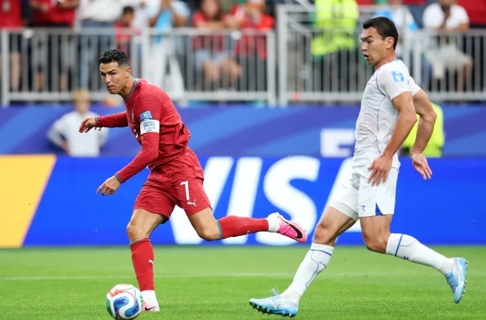 Ronaldo Tutup Mulut Pengkritik, Kini Jadi Pemain Pertama Jaringkan Gol Di Enam Edisi Piala Dunia 4 Ronaldo Tutup Mulut Pengkritik, Kini Jadi Pemain Pertama Jaringkan Gol Di Enam Edisi Piala Dunia