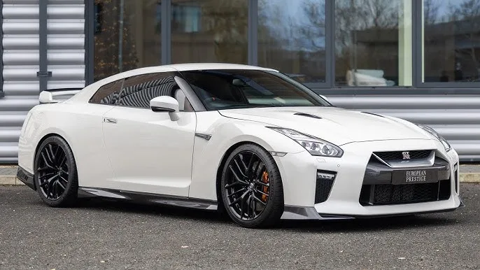 Izzue Islam Sebak Terima Nissan GT-R R35 Hadiah Daripada Isteri Sempena Hari Jadi Ke-36
