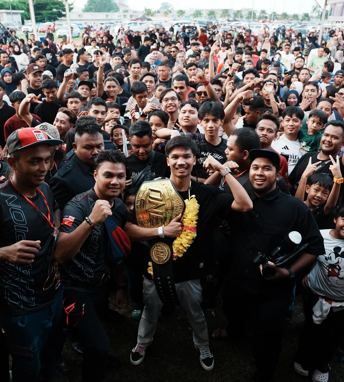 Aliff Rakib Hadiahkan Banglo RM1 Juta Buat Ibu Bapa Selepas Cipta Sejarah Di ONE Championship