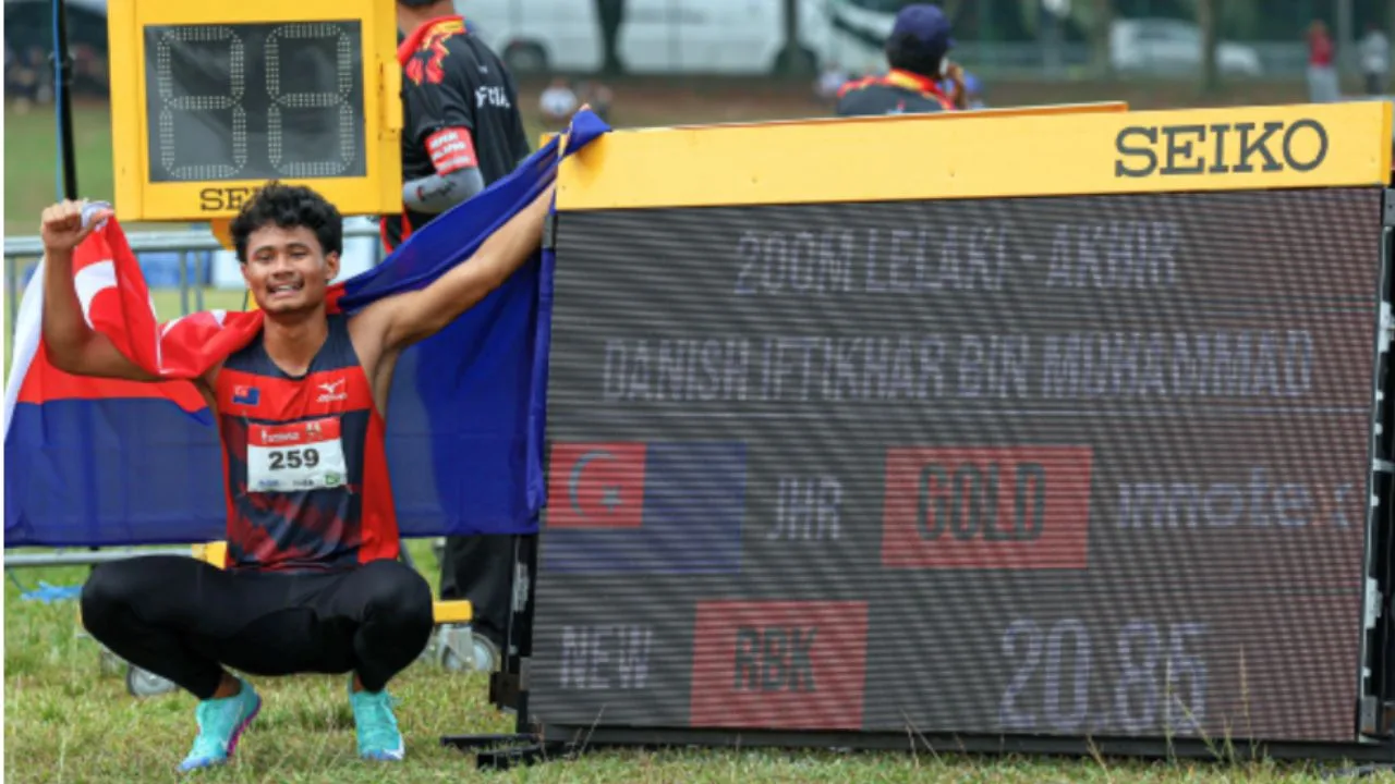 Anak Johor, Danish Iftikhar Lengkap Hatrik Emas, Pecah Rekod SUKMA 200m 5 Danish