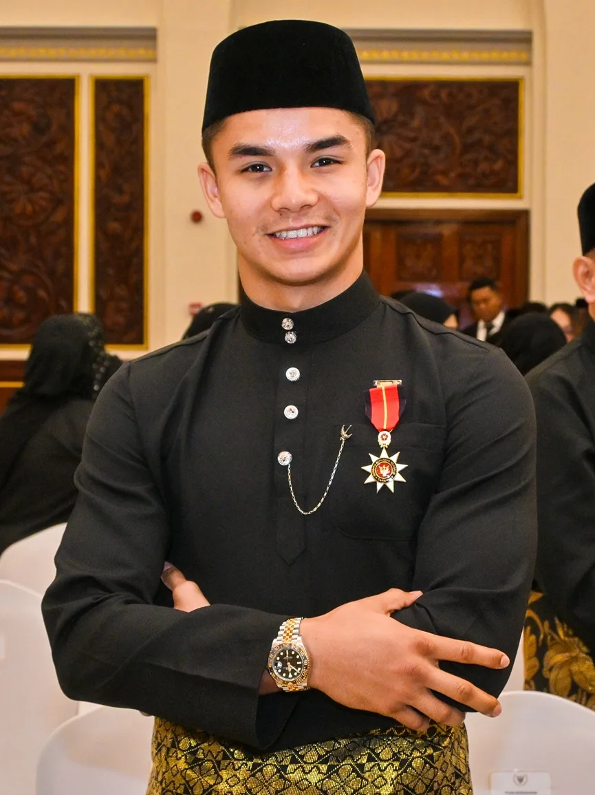 Johan 'Jojo' Ghazali Dikurniakan Darjah Kebesaran Ahli Bintang Sarawak 6 Johan 'Jojo' Ghazali Dikurniakan Darjah Kebesaran Ahli Bintang Sarawak