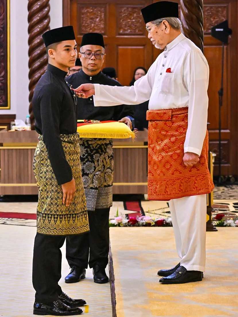 Johan 'Jojo' Ghazali Dikurniakan Darjah Kebesaran Ahli Bintang Sarawak 5 Johan 'Jojo' Ghazali Dikurniakan Darjah Kebesaran Ahli Bintang Sarawak