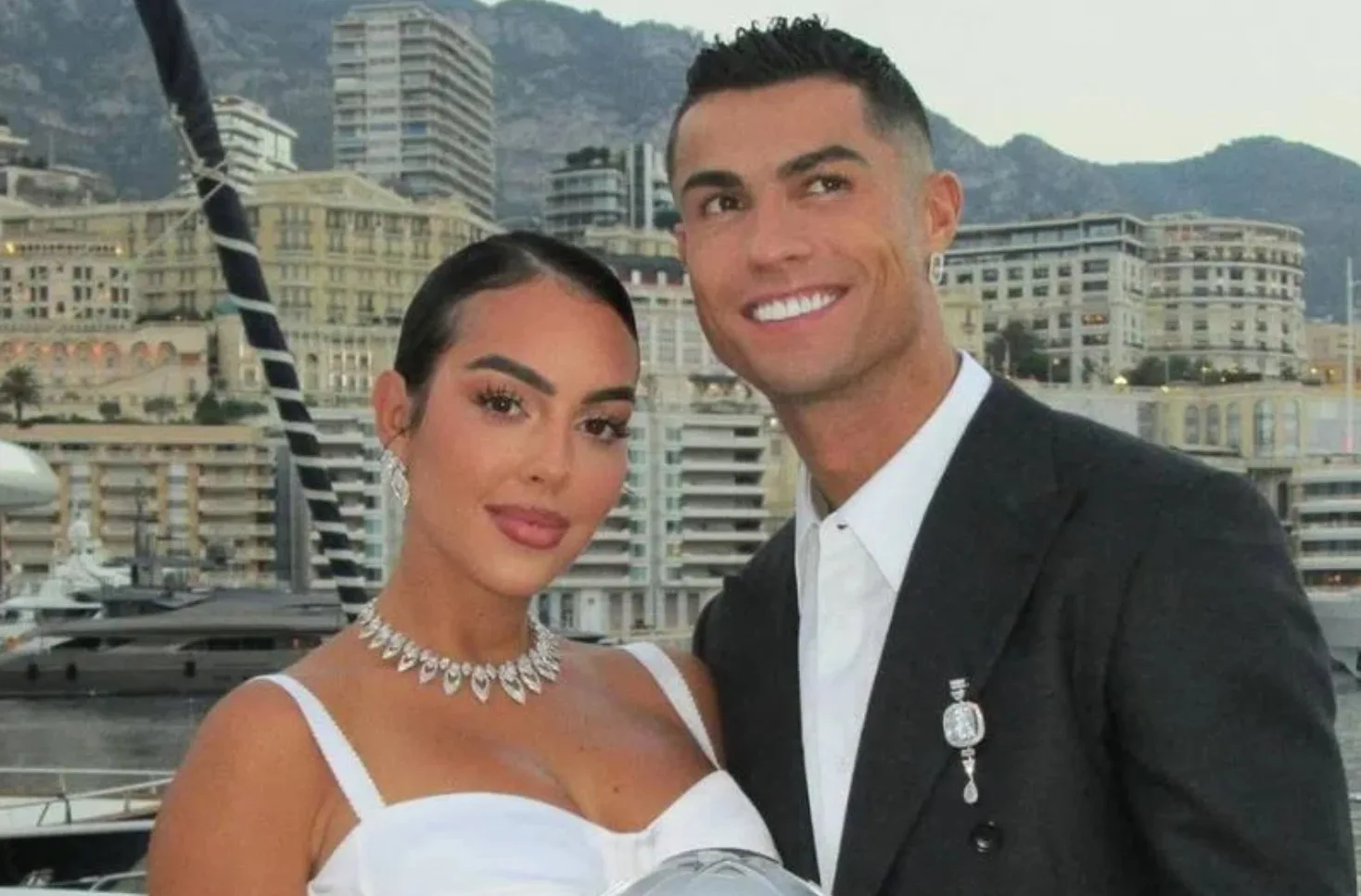 Cristiano Ronaldo & Georgina Rodriguez Akhirnya Sah Bergelar Suami Isteri Selepas Sedekad Bersama 6 Cristiano Ronaldo & Georgina Rodriguez Akhirnya Sah Bergelar Suami Isteri Selepas Sedekad Bersama
