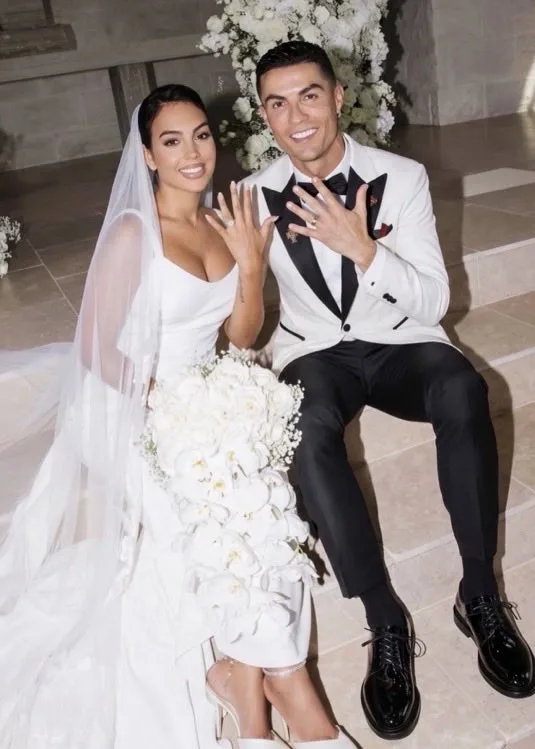 Cristiano Ronaldo & Georgina Rodriguez Akhirnya Sah Bergelar Suami Isteri Selepas Sedekad Bersama 7 Cristiano Ronaldo & Georgina Rodriguez Akhirnya Sah Bergelar Suami Isteri Selepas Sedekad Bersama