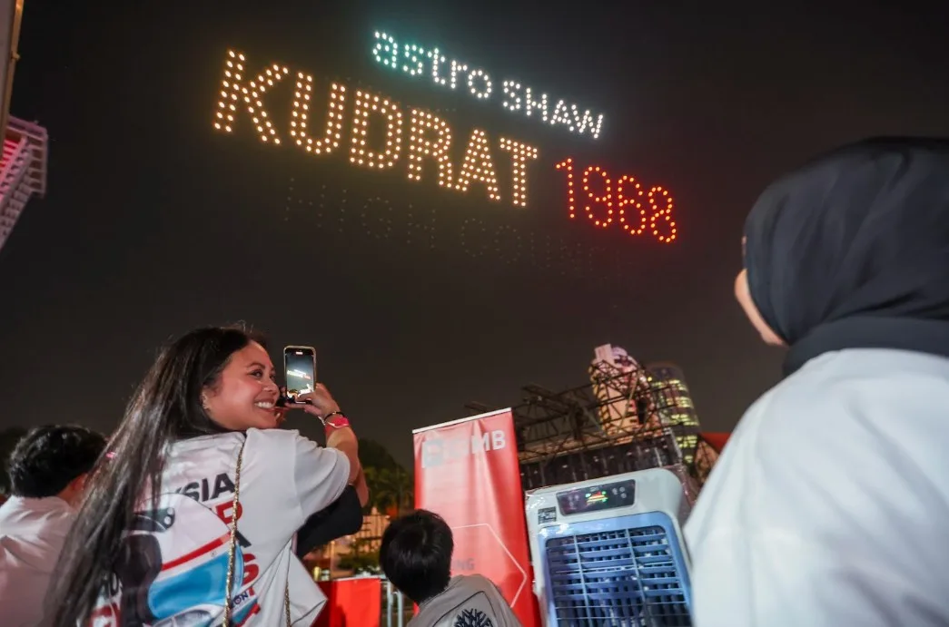 ‘Light Up Astro’ Nyalakan Dataran Merdeka, Raikan 30 Tahun Astro & Semangat Malaysia!