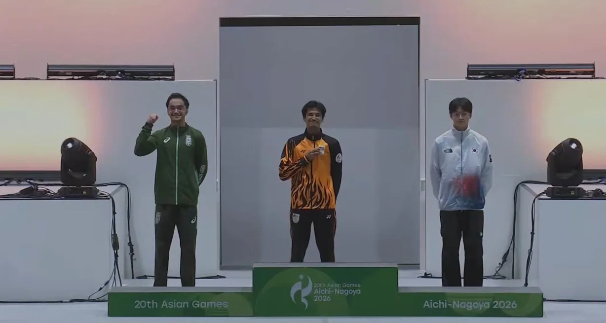 Hanya ‘Berkaki Ayam’, Taj Izrin Cipta Sejarah Raih Emas Pertama E-Sukan Malaysia Di Sukan Asia