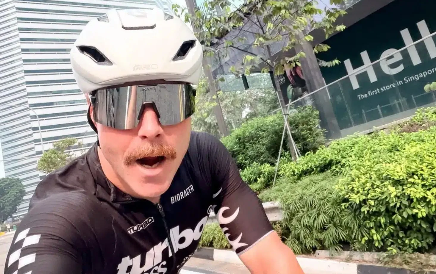 Valtteri Bottas Kayuh Lebih 419KM Dari Sepang Ke Singapura, Empat Hari Sebelum Kembali Berlumba 4 Valtteri Bottas Kayuh Lebih 419KM Dari Sepang Ke Singapura, Empat Hari Sebelum Kembali Berlumba