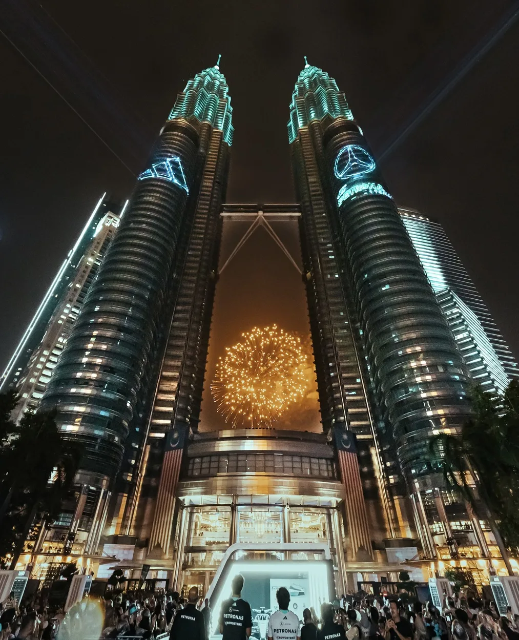 adidas LIGHTS OUT KUALA LUMPUR Bawa Demam F1 Keluar Dari Litar, Hampir 100,000 Peminat Sertai Acara Pengaktifan 6 adidas LIGHTS OUT KUALA LUMPUR Bawa Demam F1 Keluar Dari Litar, Hampir 100,000 Peminat Sertai Acara Pengaktifan