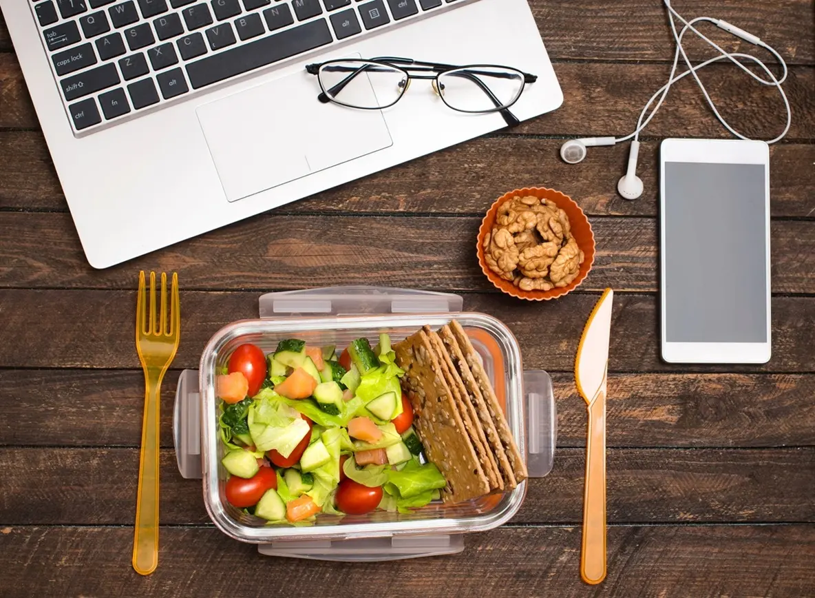 Jadual Kerja Padat? Ini 5 Amalan Pemakanan Sihat Untuk Kekal Fokus Dan Bertenaga 3 Jadual Kerja Padat? Ini 5 Amalan Pemakanan Sihat Untuk Kekal Fokus Dan Bertenaga