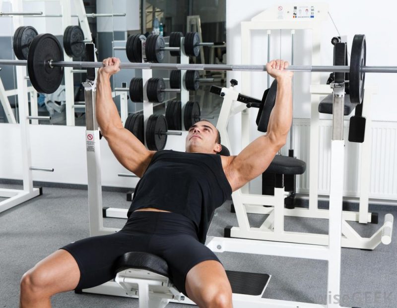 5 Kesalahan Angkat Berat yang Boleh Menyebabkan Kecederaan Serius